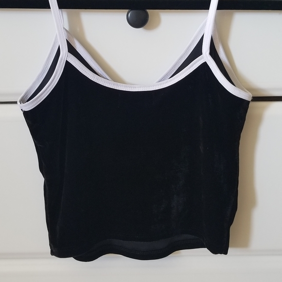 Popular 21 Black and White Velvet Spaghetti Strap Crop Top - Picture 4 of 6